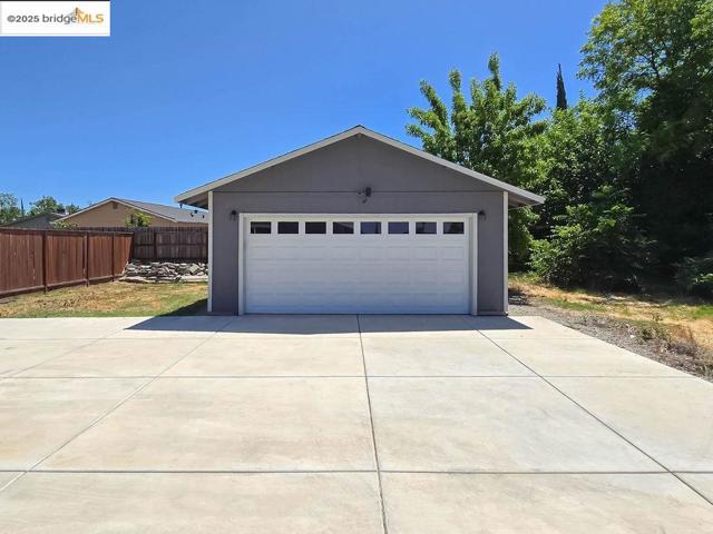 4585 Summer St, Olivehurst CA: https://media.crmls.org/mediaz/68c8f054-c76d-434d-8436-4071975da624.jpg