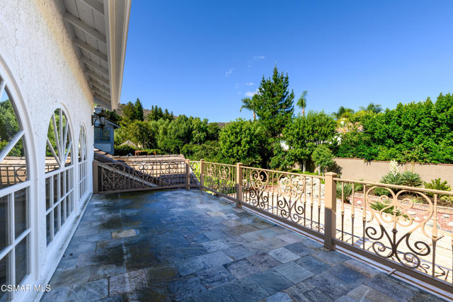 29515 Weeping Willow Drive, Agoura Hills CA: https://media.crmls.org/mediaz/68c8f71c-05f8-4650-a63d-e4ea9cf8b29a.jpg