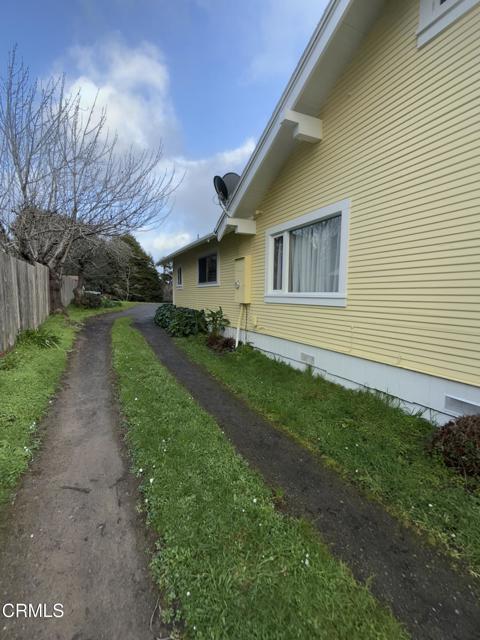 596 S Sanderson Way, Fort Bragg CA: https://media.crmls.org/mediaz/68c91ad8-cd4c-46ec-8918-7dd2d1742fb6.jpg