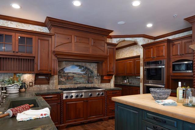 6 Sleepy Hollow Drive, Carmel Valley CA: https://media.crmls.org/mediaz/68c9546b-2ab6-4ef6-aea4-4b2e84377087.jpg