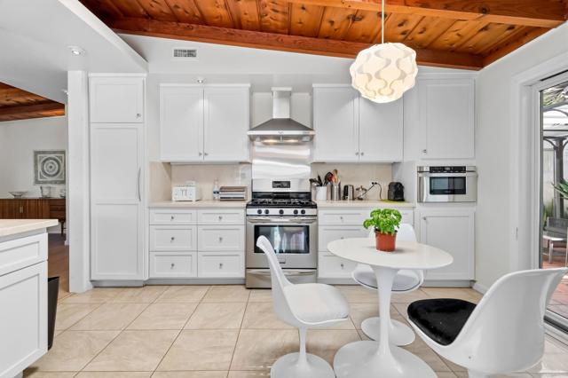 Detail Gallery Image 13 of 44 For 7209 Draper, La Jolla,  CA 92037 - 3 Beds | 3 Baths