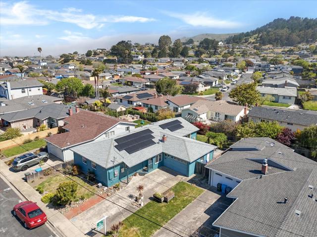 847 Arguello Boulevard, Pacifica CA: https://media.crmls.org/mediaz/68ca1f86-07a9-46f9-95fd-4230681dcc2f.jpg