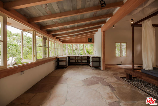 405 Toro Canyon Road, Carpinteria CA: https://media.crmls.org/mediaz/68ca4199-999d-4a42-9c8c-d985c7d69f3a.jpg