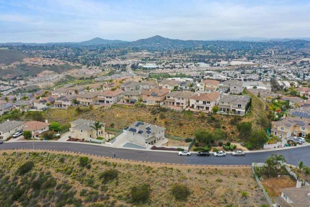 2176 Pointe Pkwy, Spring Valley CA: https://media.crmls.org/mediaz/68cab9a4-3a88-4ab8-b390-bce4ef83978b.jpg