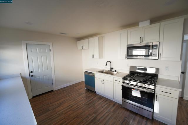 1360 99th ave, Oakland CA: https://media.crmls.org/mediaz/68cb46c8-c826-4d40-a275-09de14530e66.jpg