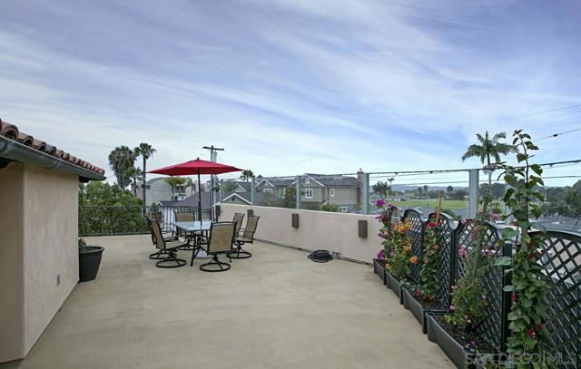 1150 Pine St, Coronado CA: https://media.crmls.org/mediaz/68cb5fa4-0a84-4f3d-8b77-80cb97e0e0af.jpg