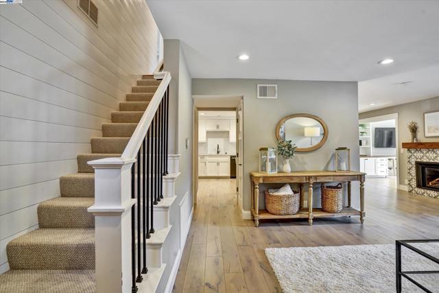 27 Serene Ct, Danville CA: https://media.crmls.org/mediaz/68cb6a09-2acc-4440-88b0-5e97c52af88a.jpg