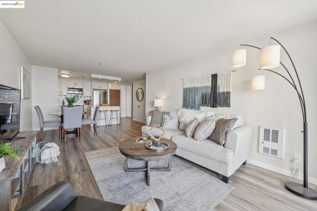 555 Pierce St, Albany CA: https://media.crmls.org/mediaz/68cb9ca5-0e05-4982-a637-8312686fafbc.jpg