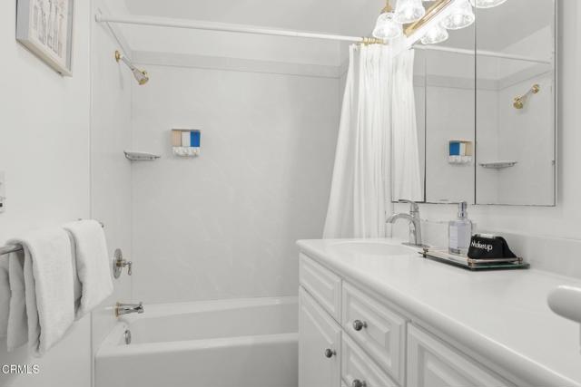 2036 Pierpont Boulevard, Ventura CA: https://media.crmls.org/mediaz/68cc6860-4e3d-46c9-a5c7-4c00e2a4716a.jpg