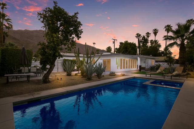 1529 S Calle Palo Fierro, Palm Springs CA: https://media.crmls.org/mediaz/68cc990b-9e1b-4576-8a75-f5373d852ad9.jpg
