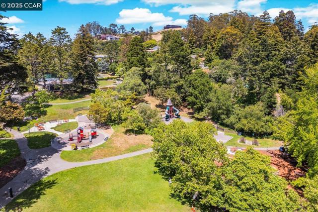 708 Pomona Ave, El Cerrito CA: https://media.crmls.org/mediaz/68ccaee7-ad11-4aa1-bce3-a8619c6e34d5.jpg