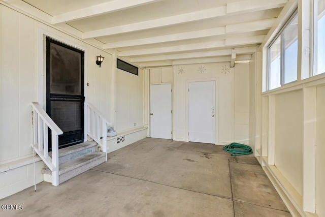 975 W Telegraph Road, Santa Paula CA: https://media.crmls.org/mediaz/68cde5d9-10ca-45e9-ae28-71c07c21e2b0.jpg