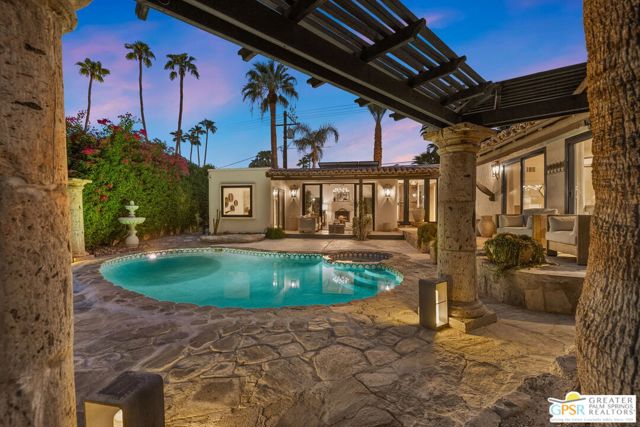 370 W Crestview Drive, Palm Springs, CA 92264