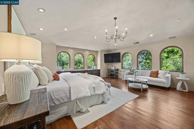 80 Rheem Blvd, Orinda CA: https://media.crmls.org/mediaz/68cebaba-17af-4868-8db7-2ebcc5dd375e.jpg