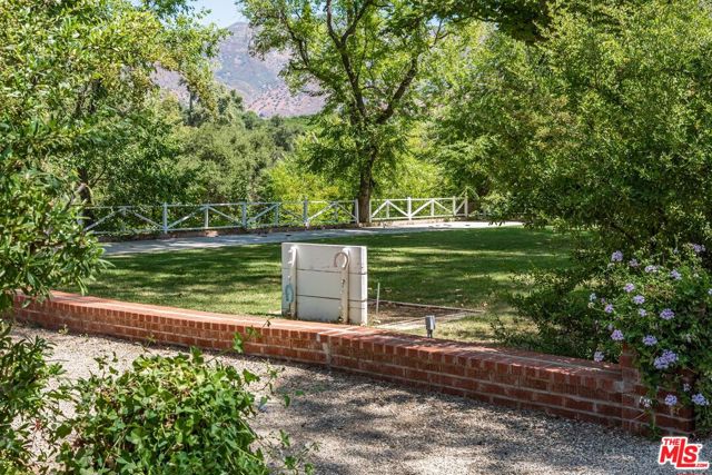 10999 Ojai Santa Paula Road, Ojai CA: https://media.crmls.org/mediaz/68cfcbd5-63a9-4538-8e5b-a51871acf2df.jpg