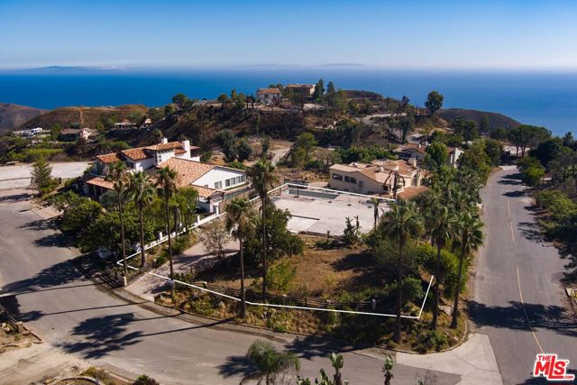 23316 W Bocana Street, Malibu CA: https://media.crmls.org/mediaz/68d049c0-3e68-4055-9255-154b8e47e686.jpg