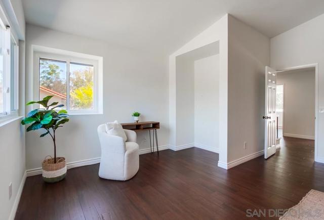 12709 Treeridge Ter, Poway CA: https://media.crmls.org/mediaz/68d08b85-7cda-4126-bbe2-9758b849114d.jpg