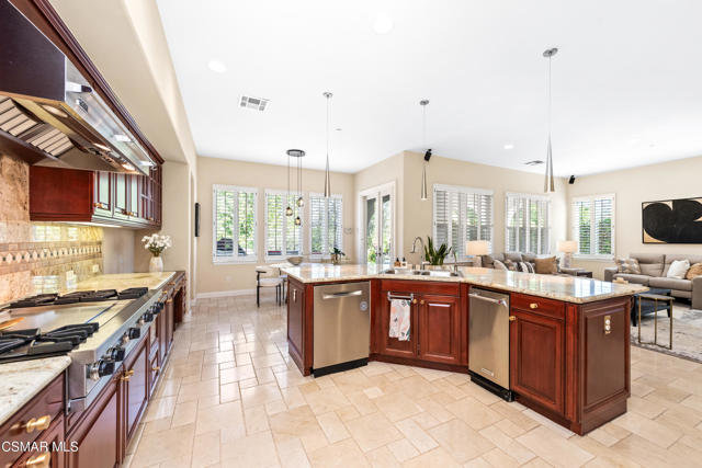 1008 N Country Club Drive, Simi Valley CA: https://media.crmls.org/mediaz/68d12955-f13d-420b-9ab2-8ac878a23dec.jpg