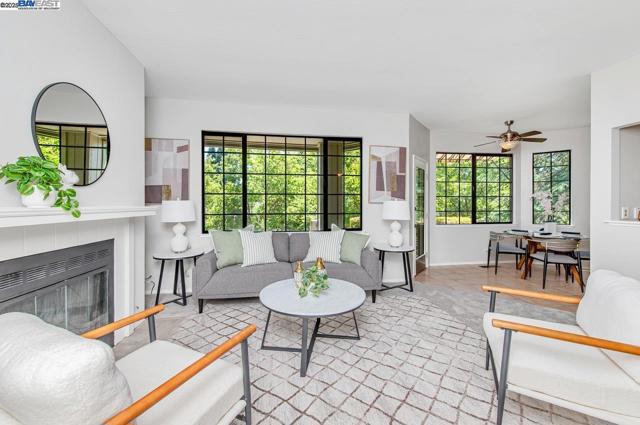 2030 Canyon Woods Drive, San Ramon CA: https://media.crmls.org/mediaz/68d1b06c-531a-4143-a6ef-6e12cf89a52c.jpg