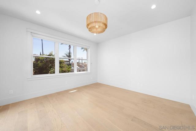 825 9th St., Coronado CA: https://media.crmls.org/mediaz/68d1b19e-ed28-4893-abf5-f5641992fa2e.jpg
