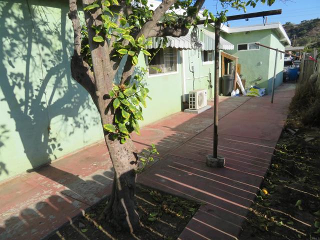 4021 Cherry Blossom Street, National City CA: https://media.crmls.org/mediaz/68d2d3a6-29b2-4f35-b93a-130c6d848e82.jpg