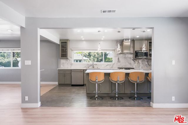 8901 Rubio Avenue, North Hills CA: https://media.crmls.org/mediaz/68d31d2c-d6b8-4b7e-bfe1-07912dd4d180.jpg