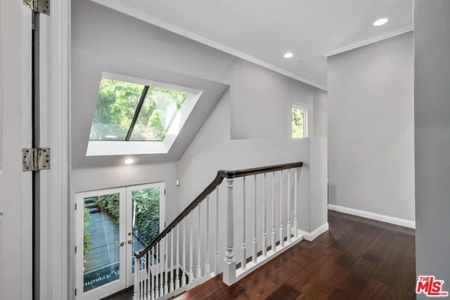 10023 Westwanda Drive, Beverly Hills CA: https://media.crmls.org/mediaz/68d34f87-4391-44f1-b5ac-6a9994318360.jpg