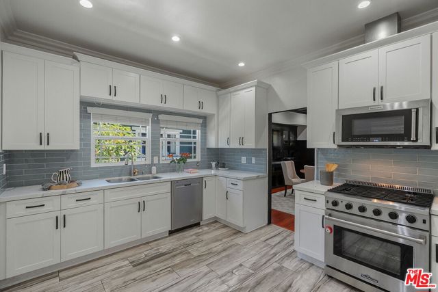 251 S Ardmore Avenue, Los Angeles CA: https://media.crmls.org/mediaz/68d37f00-a509-4c6d-b6d0-82562b4123ae.jpg