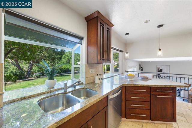 2787 Morgan Dr, San Ramon CA: https://media.crmls.org/mediaz/68d3ba87-6e7e-43d2-a857-7e789378afdf.jpg