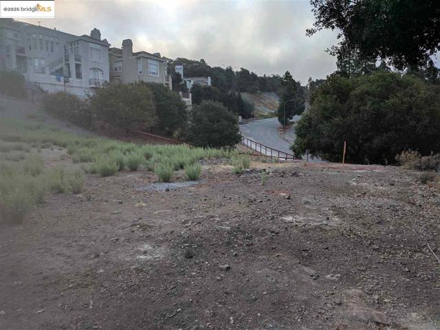 0 Redwood Rd, Oakland CA: https://media.crmls.org/mediaz/68d3e80a-dc6c-4a6d-807b-58a95d28535f.jpg