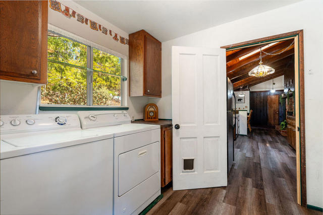 25580 Fir Street Street, Idyllwild CA: https://media.crmls.org/mediaz/68d4bbe3-2672-422b-aa81-112444056fc1.jpg
