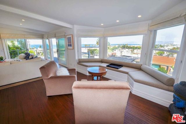 218 Montreal Street, Playa del Rey CA: https://media.crmls.org/mediaz/68d4c665-c869-492b-8f7b-7948b0333e66.jpg