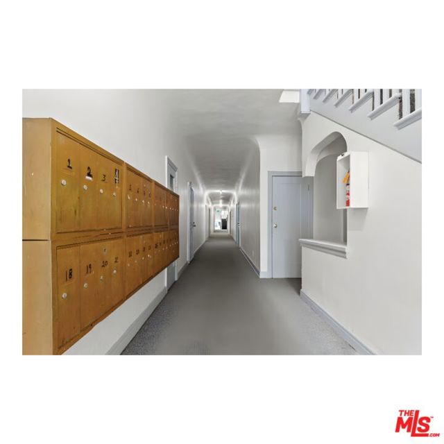 223 N Breed Street, Los Angeles CA: https://media.crmls.org/mediaz/68d5b000-dc91-49ad-9788-2212dcb692c3.jpg