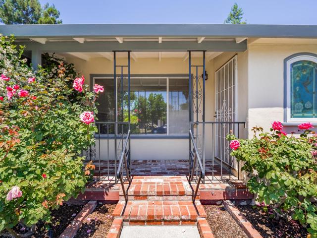 739 Quartz Street, Redwood City CA: https://media.crmls.org/mediaz/68d69e78-06d6-419b-9ef6-c96594248615.jpg