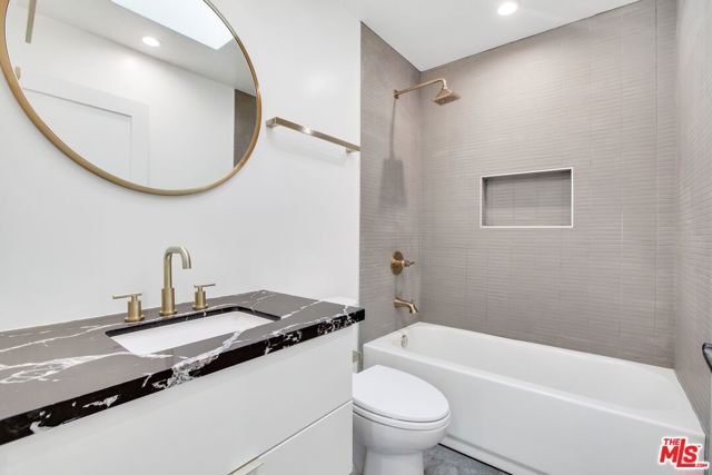 2723 Burkshire Avenue, Los Angeles CA: https://media.crmls.org/mediaz/68d6b47a-8790-424d-a37c-99e9b2a0e714.jpg