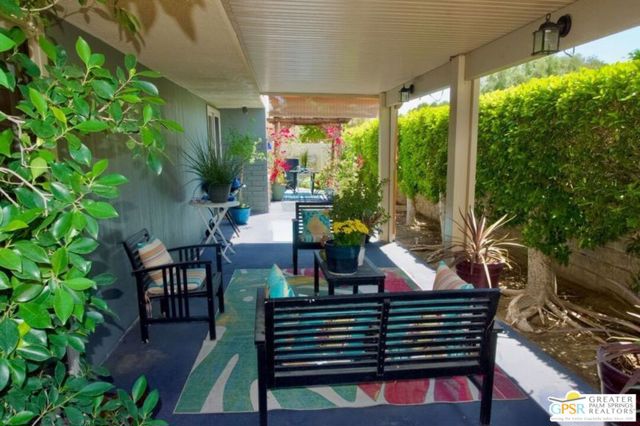 1533 N Sunflower Court, Palm Springs CA: https://media.crmls.org/mediaz/68d73ec7-d134-4477-9eea-c1f37cc99972.jpg