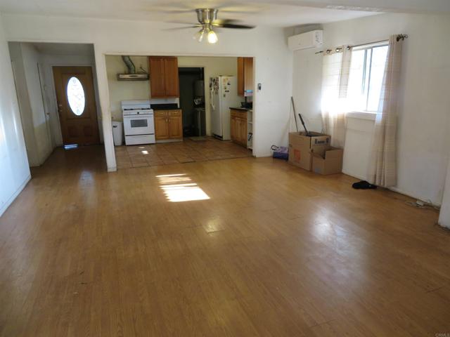 4021 Cherry Blossom Street, National City CA: https://media.crmls.org/mediaz/68d7ae81-e4bb-41fd-ae1d-025eb811eb27.jpg