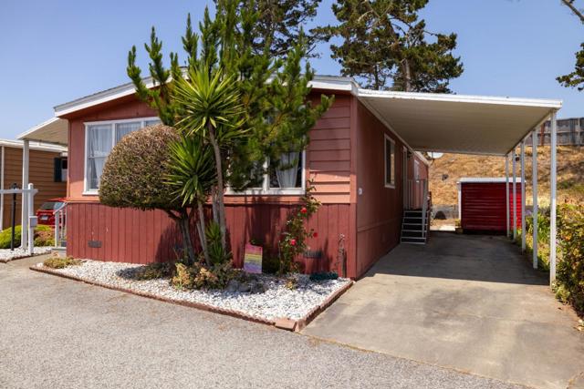 120 Oceanview Ave, Half Moon Bay CA: https://media.crmls.org/mediaz/68d84101-1685-4dca-a648-6314d3146c89.jpg