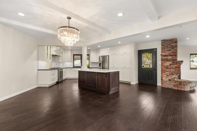 5602 Ladybird Lane, La Jolla CA: https://media.crmls.org/mediaz/68d857f7-8257-4b29-be99-d85f0ef84415.jpg