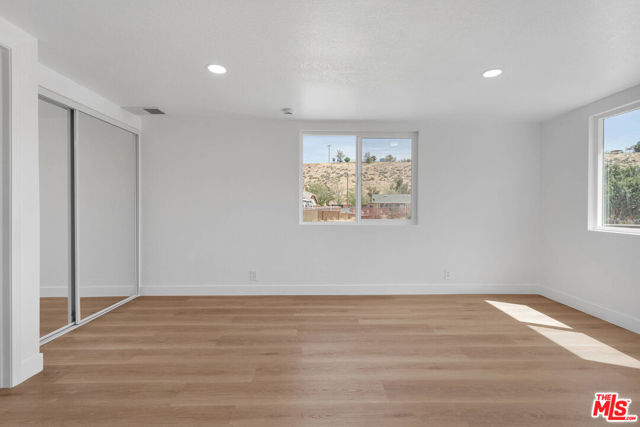 8055 Bangor Avenue, Hesperia CA: https://media.crmls.org/mediaz/68d8b839-421c-4d5b-83c3-c7160df8a333.jpg