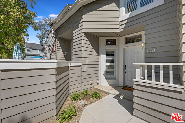 1018 Gilbert Lane photo 1