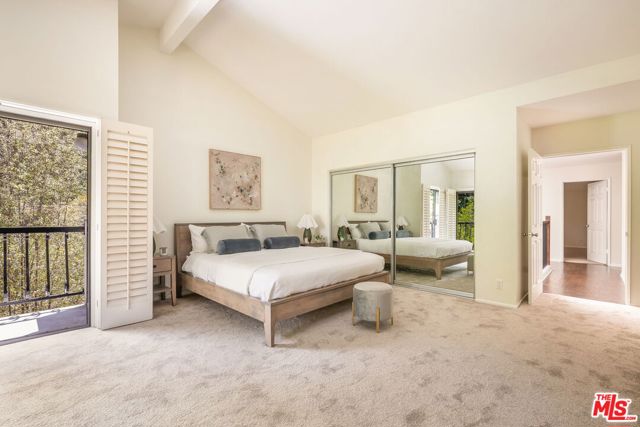 17200 Palisades Circle, Pacific Palisades CA: https://media.crmls.org/mediaz/68d901a8-8fb4-4932-94c9-8f041a7967d2.jpg