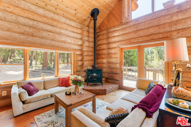 15050 Scott Bar Mountain Lookout Road, Fort Jones CA: https://media.crmls.org/mediaz/68d99e8e-4265-44e2-bed3-7d436a3808b2.jpg