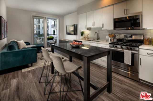 687 S Hobart Boulevard, Los Angeles CA: https://media.crmls.org/mediaz/68d9b62b-781f-442b-a458-1cc65f16f86a.jpg