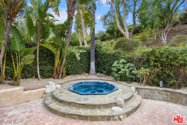 5136 Pesto Way, Oak Park CA: https://media.crmls.org/mediaz/68d9d718-3bf4-46e2-911f-bd1a323bd100.jpg