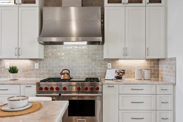 16032 Broadway Ter, Oakland CA: https://media.crmls.org/mediaz/68da0494-e08a-4f85-8b94-f7359e9e170e.jpg