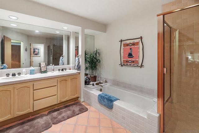12982 Polvera Ct, San Diego CA: https://media.crmls.org/mediaz/68dab060-b22b-416f-b6af-4a704d25375f.jpg