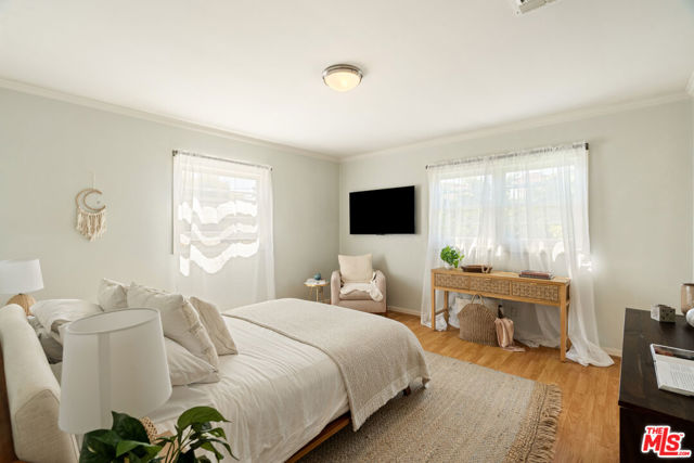 420 Pacific Street, Santa Monica CA: https://media.crmls.org/mediaz/68db28ba-803d-4183-a999-d036d7bd0048.jpg