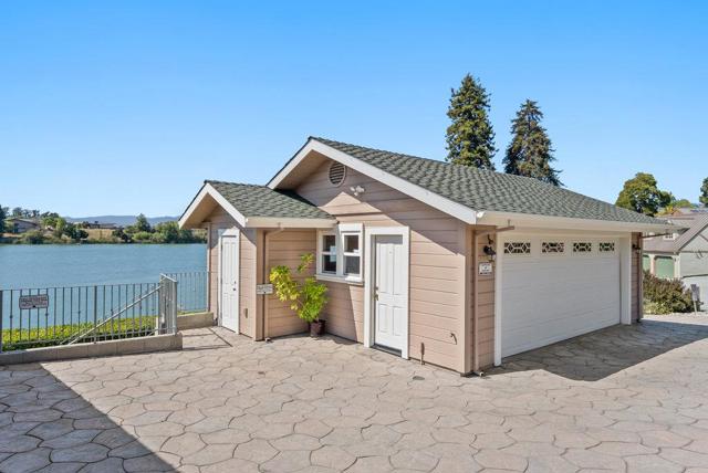 345 Cutter Lane, Watsonville CA: https://media.crmls.org/mediaz/68dbc2d9-9fcd-4e30-b169-5cc235a9a8bb.jpg