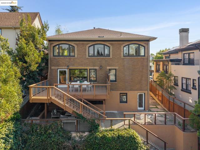 700 Longridge Rd, Oakland CA: https://media.crmls.org/mediaz/68dc0c9c-f32e-427d-ae77-4301391781d6.jpg